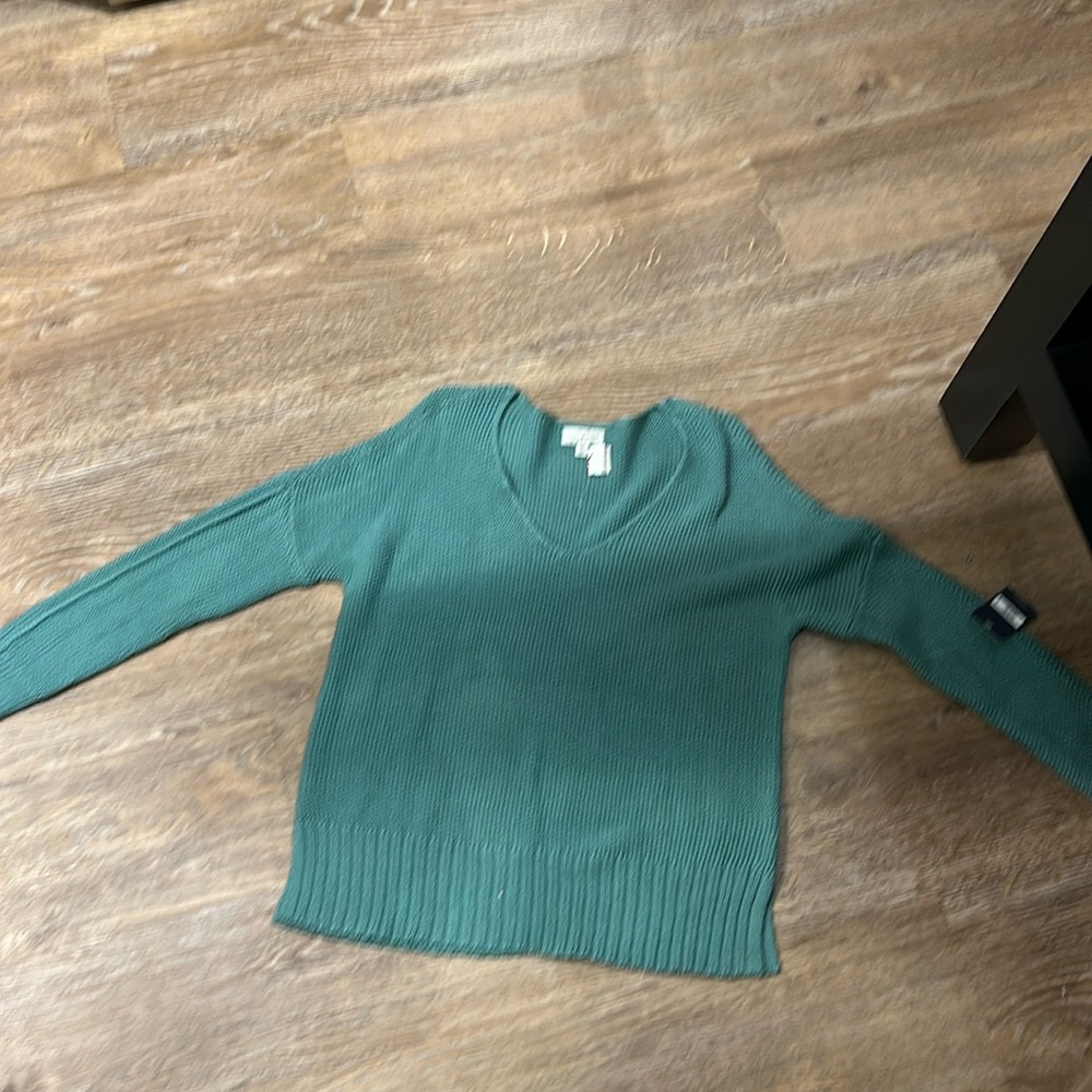 Lucky Brand sweater with tags still attached size small